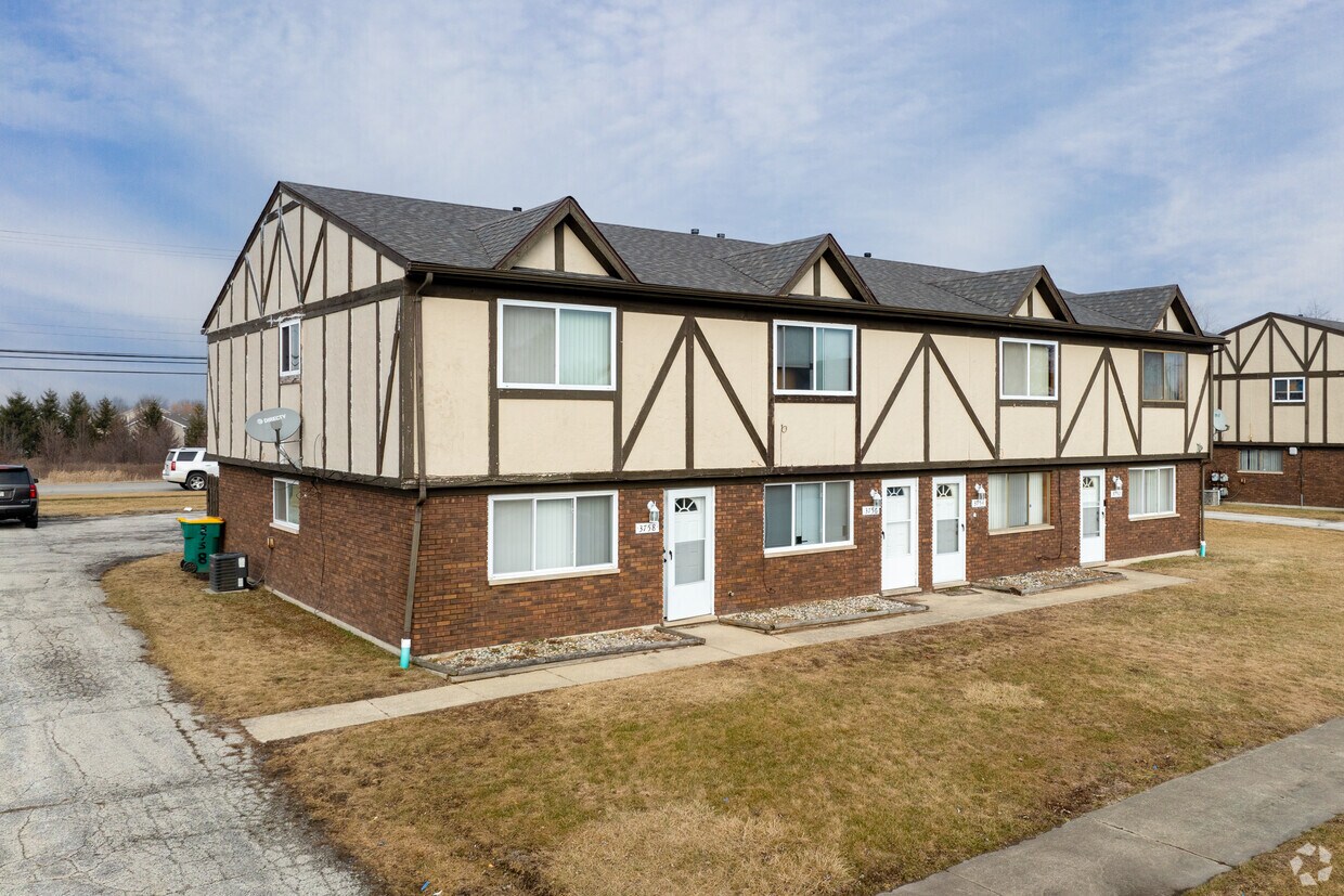 3752 W 73rd Pl - Merrillville 4 Plexes