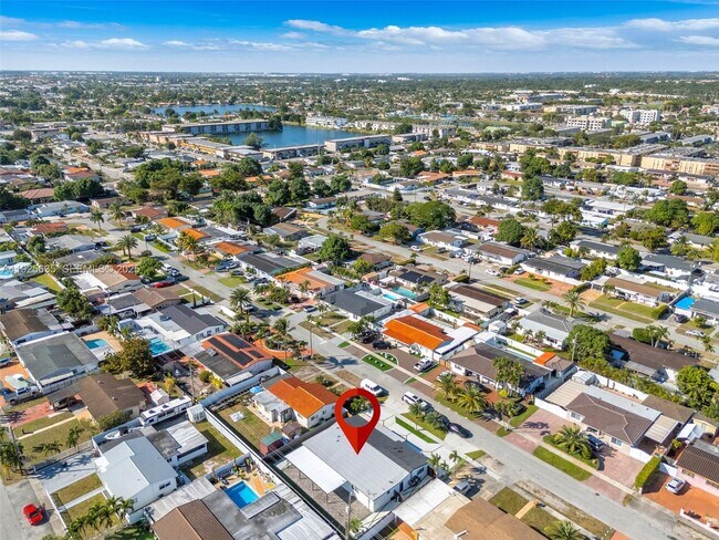 Foto del edificio - 864 W 69th Pl