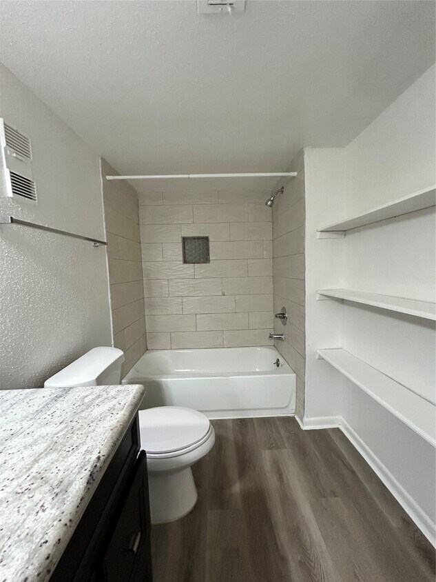 Foto principal - 3901 Woodchase Dr