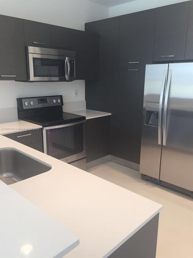 Foto del edificio - 3441 NW 13th St