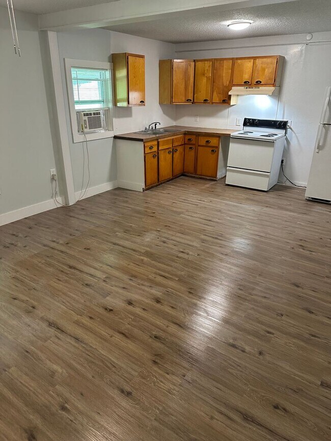 Foto del edificio - 44210 S Range Rd