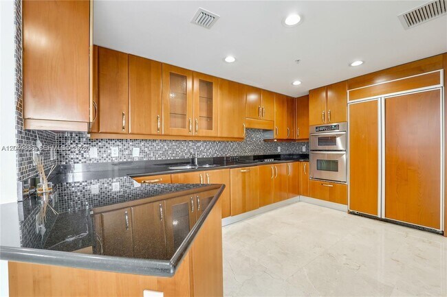 Foto del edificio - 19400 Turnberry Way