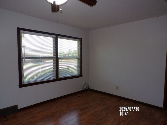 Foto del edificio - Freshly painted interiors!!!
