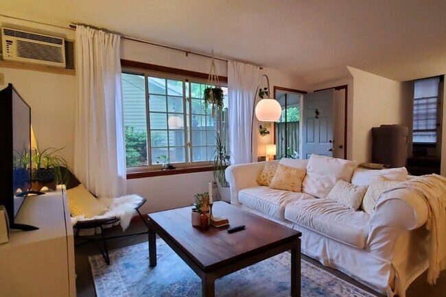 Foto del edificio - 894 Joe Rivers Rd