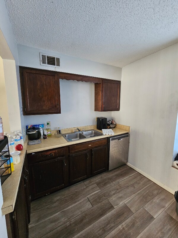 Foto del edificio - 8709 Countryshire Ln