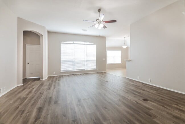 Building Photo - 2716 Stallion Dr