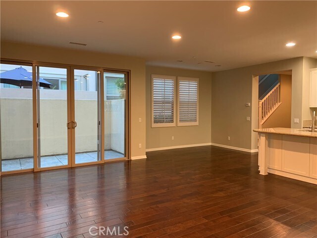 Building Photo - 79 City Stroll