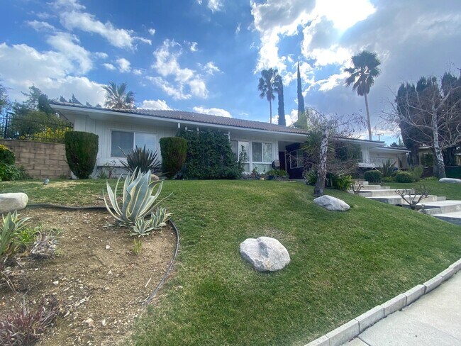Frente - 23552 Kivik St
