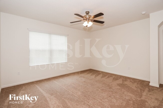 Building Photo - 1053 SW Canary Terrace