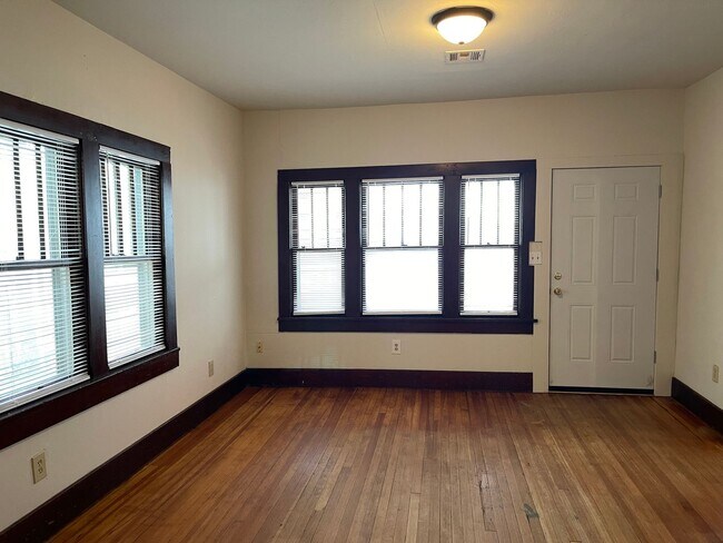 Foto del edificio - 2 bed 1 bath with storage shed in Norman