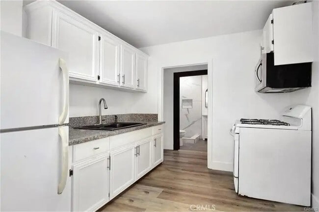 Foto del edificio - 631 Benton Wy