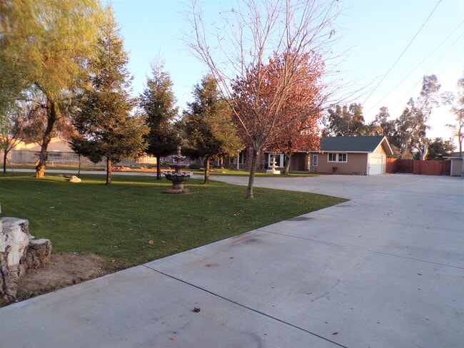 Building Photo - 14921 Sunnybank Ave