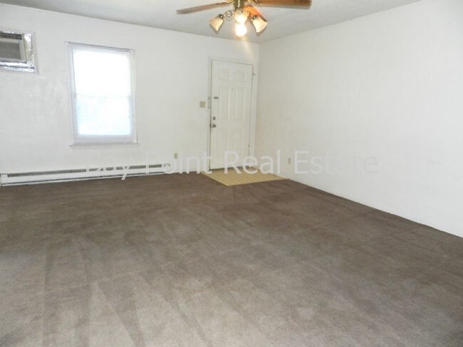 Foto del edificio - 7427 Tyndale Ct