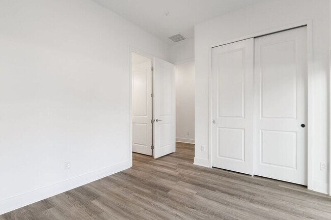 Foto del edificio - 52 W Harding St