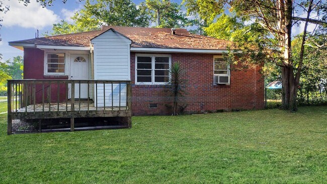 Foto del edificio - Charming 3 Bedroom Macon Home - Move in by...