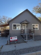 Building Photo - 509 Swan St