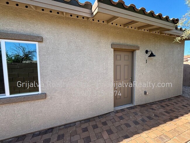 Building Photo - 2750 La Verne Ave N