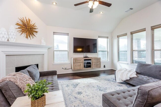 Foto del edificio - 7919 Summer Night Ln