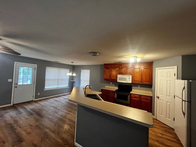 Building Photo - Huntersville
