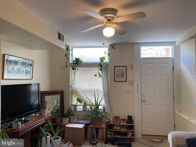 Foto del edificio - 229 S Ann St