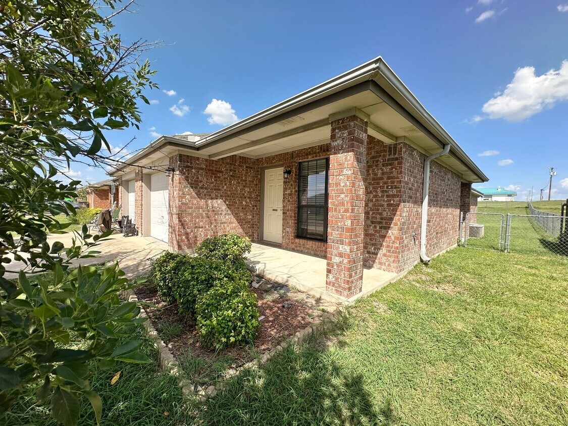 Foto principal - 3704 Dustin Ct