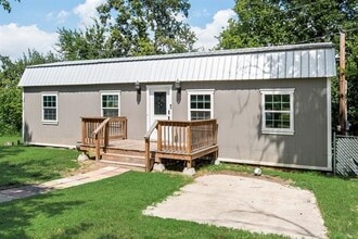 Building Photo - 1708 Florence Dr
