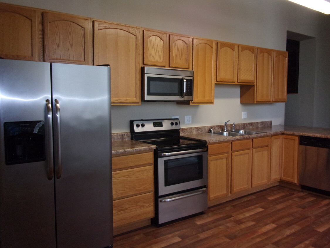 Kitchen with Breakfast Bar - 1310 Washington St