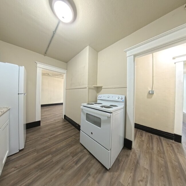 Foto del edificio - Charming 2 Bedroom 1 Bath Apartment