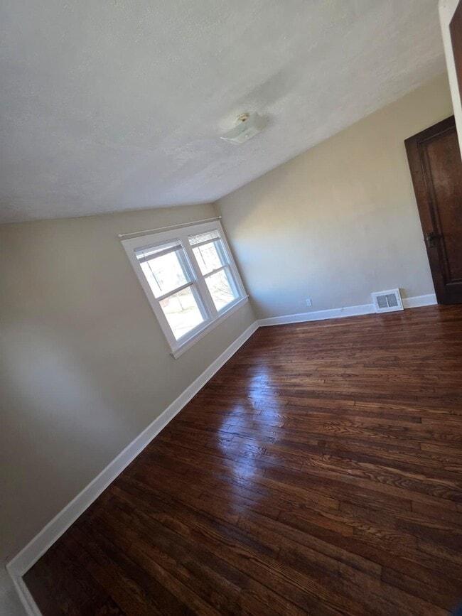 Foto del edificio - 2048 Rossmoor Rd