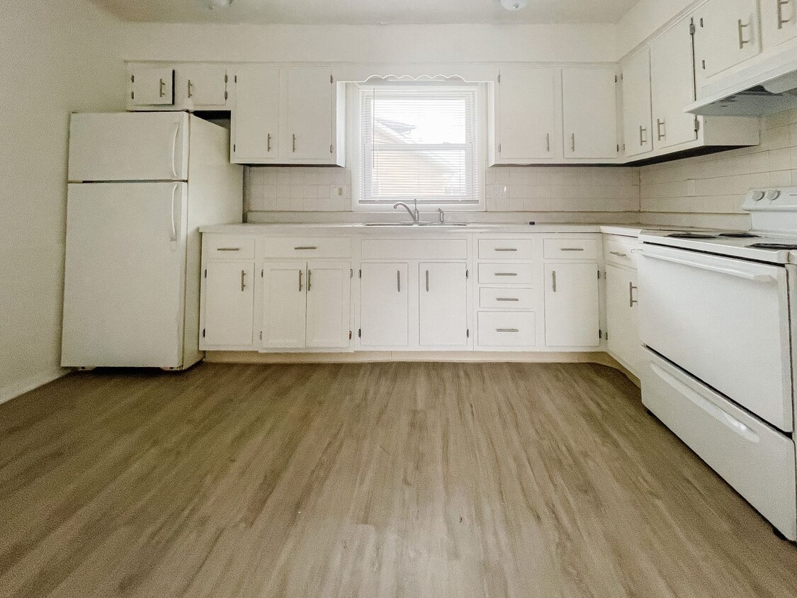 Primary Photo - 2305 S Marsh Ave