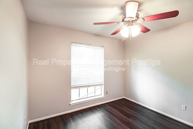 Foto del edificio - 16411 Clearcrest Dr
