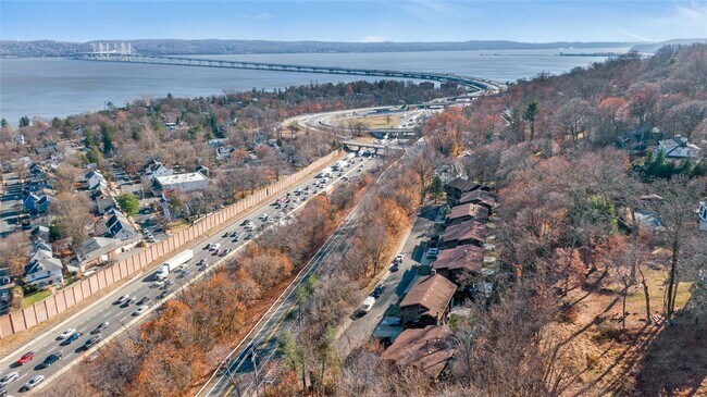 Foto del edificio - 14 Longview Ct
