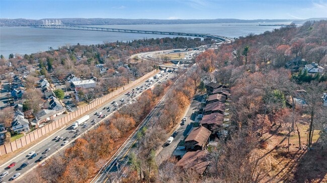 Building Photo - 15 Longview Ct
