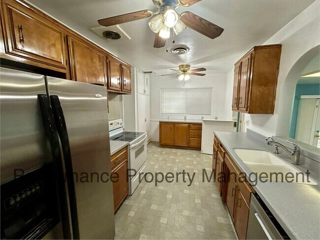 Building Photo - Newly Upgraded 3 Bed/1 Bath Home in SW Bak...