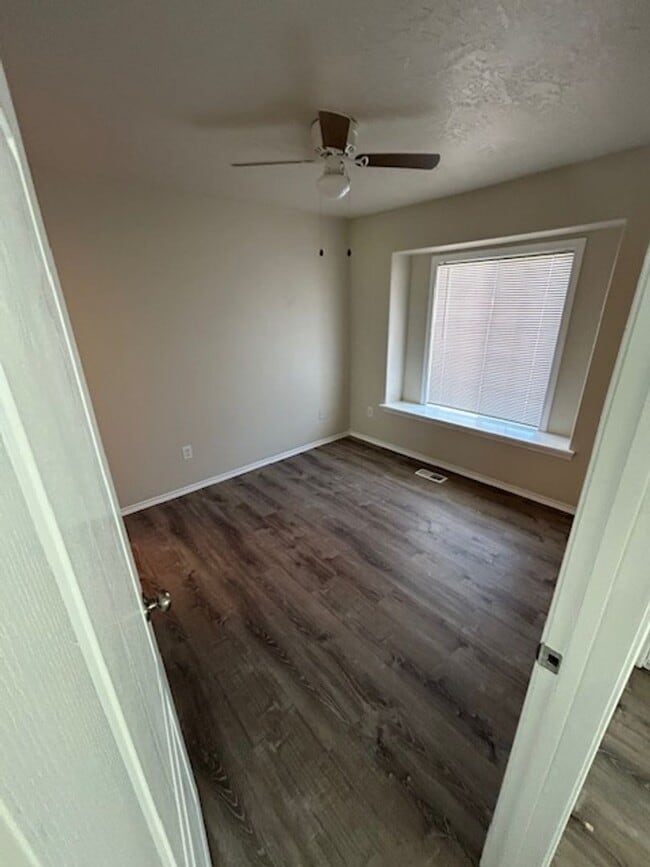 Building Photo - Cute Caldwell Home