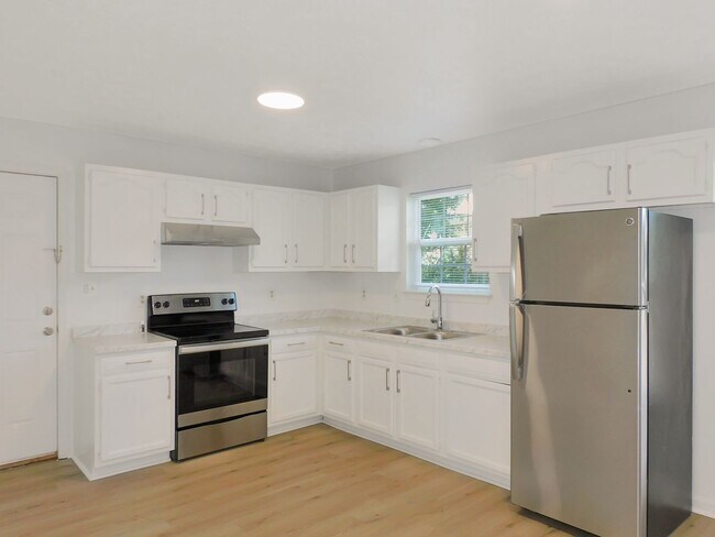 Building Photo - Fully Renovated Single-Family