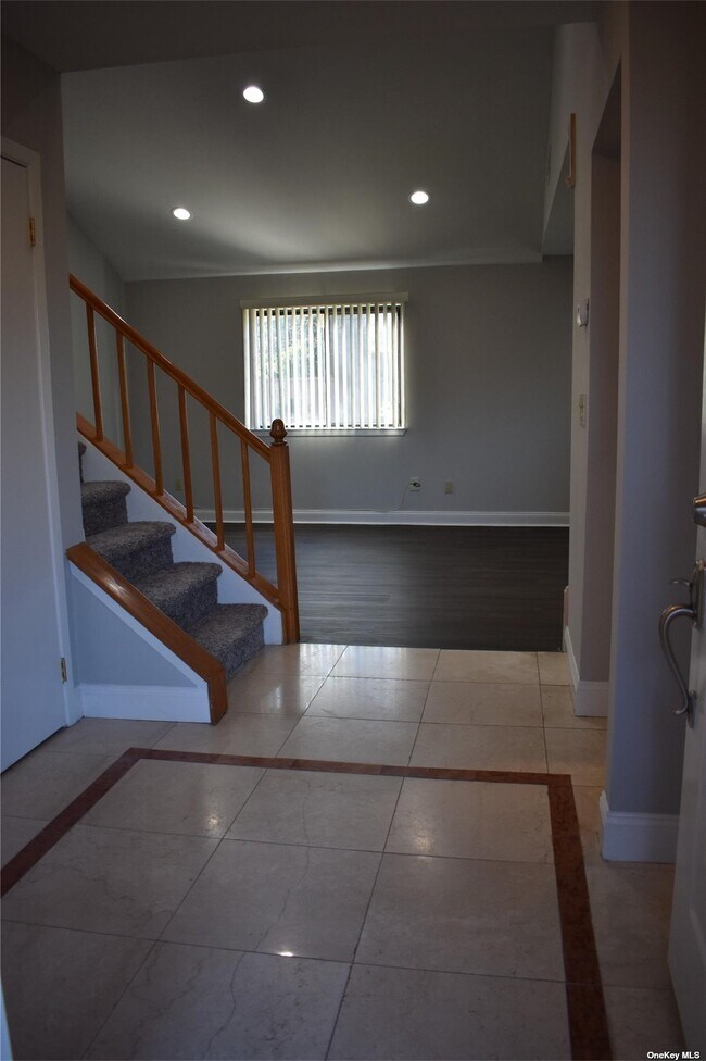 Building Photo - 196 Scarlett Way