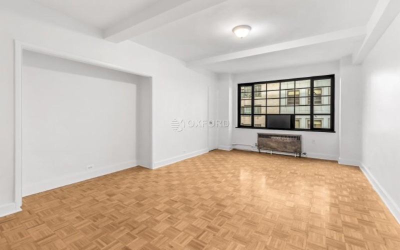 Foto principal - 307 E 44th St