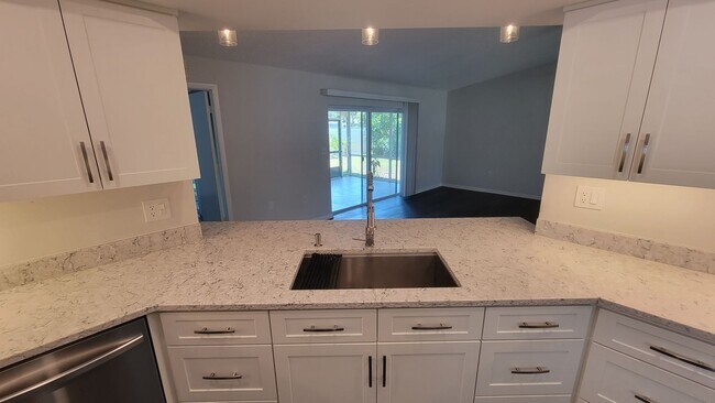 Building Photo - 3/2/2 Seminole Home