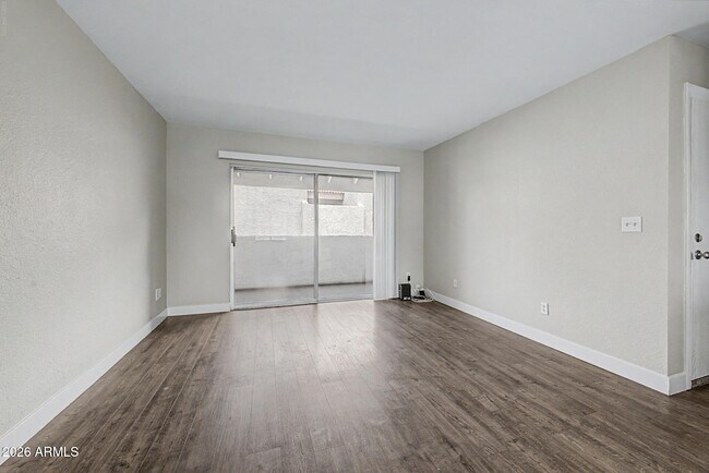 Building Photo - 4554 E Paradise Village Pkwy N