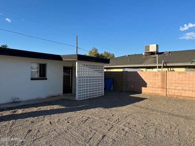 Building Photo - 2936 E Granada Rd