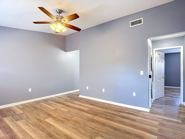 Building Photo - 65th Terrace N - Triplex