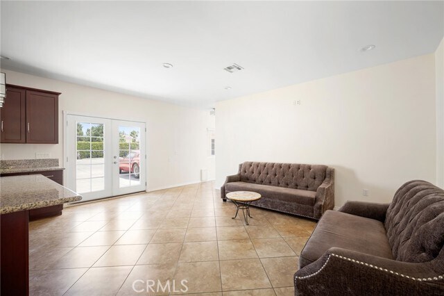 Foto del edificio - 9814 Noble Ave