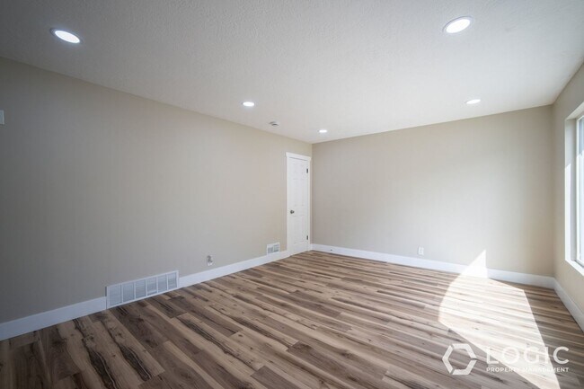 Building Photo - 19 E 1300 S