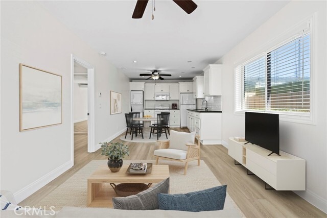 Foto del edificio - 2225 Santa Ana Ave