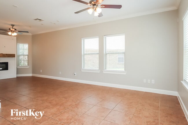Building Photo - 320 Country Crossing Cir