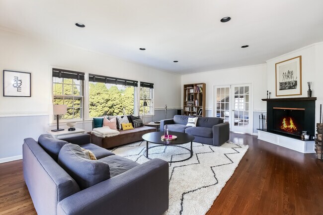 Building Photo - 820 Orienta Ave
