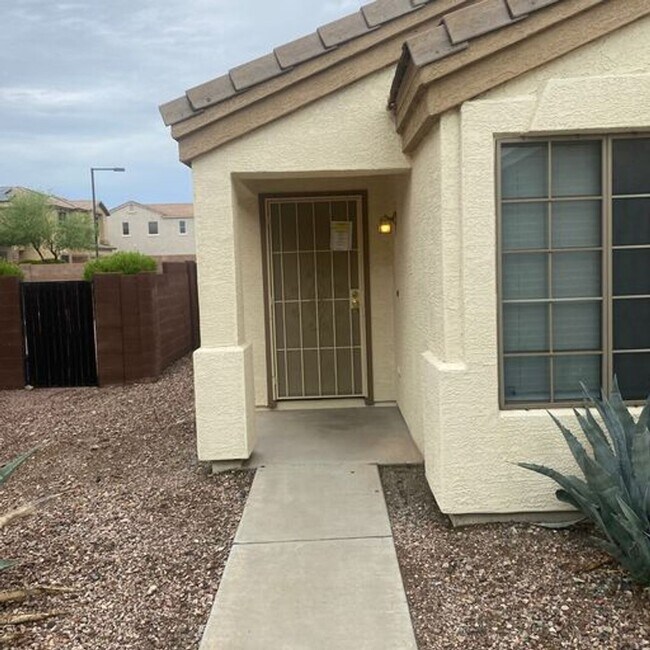 Foto del edificio - 864 S 239th Ln