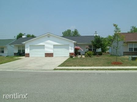 Primary Photo - 134 Autumn Pine Dr
