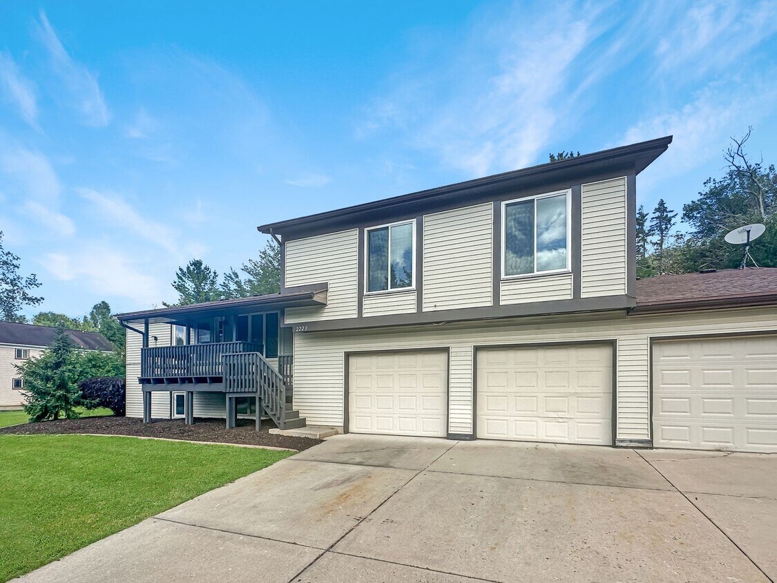 Foto principal - 2221 Saginaw Rd SE